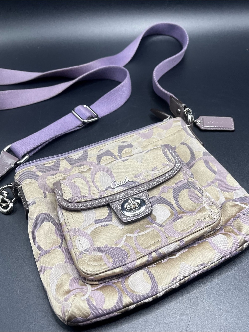 Vintage Y2K Coach Penelope Signature Jacquard Pocket Turn Lock Swingpack F45670
